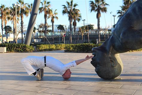 japonesas bailando|El bailarín que inspiró el 'Gigante de Sal' de la Marina.